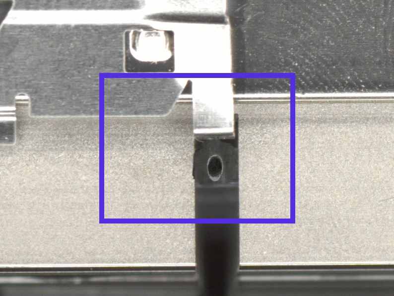 Synthetic dent on a multi-wire header connector