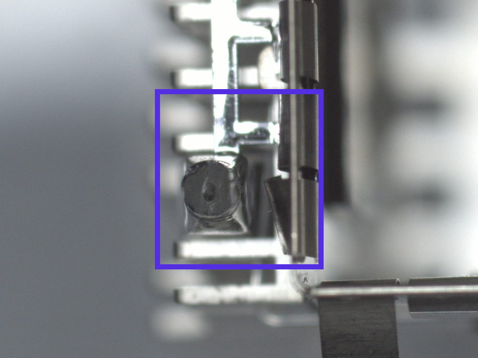 Synthetic dent on a honeycomb cage connector