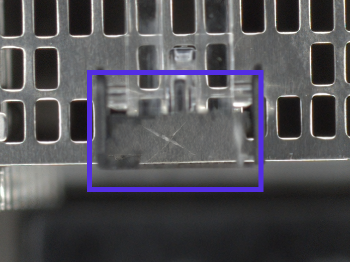 Synthetic scratch on a multi-cavity grid connector